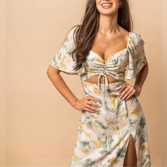 Zara Dresses & Skirts - Zara floral print cut-out midi dress with a sweetheart neckline and side slits